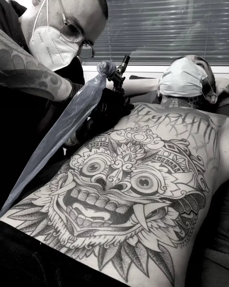 Tatuaje en e pecho CLT 1